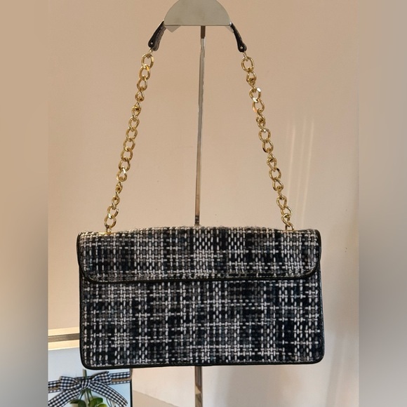 Liz Claiborne Tweed Pattern Shoulder Bag Gold Chains Snap Closure Black White - Picture 2 of 12
